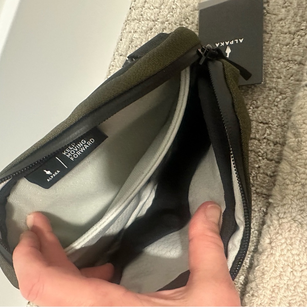 ALPACA Go Sling Nano Men's Olive Green Crossbody Bag - Picture 4 of 14